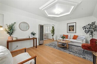 5841 Arroyo Dr, Unit J1 in Los Angeles, CA - Building Photo - Building Photo