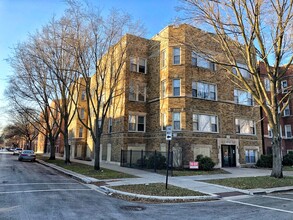 7754 South Colfax in Chicago, IL - Foto de edificio - Building Photo