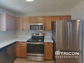 6837 W Gary Way in Phoenix, AZ - Building Photo - Building Photo