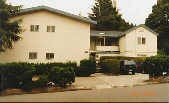 Strawberry Knoll Apartments in Mill Valley, CA - Building Photo