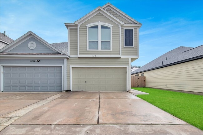 property at 16518 Strathmore Manor Ln