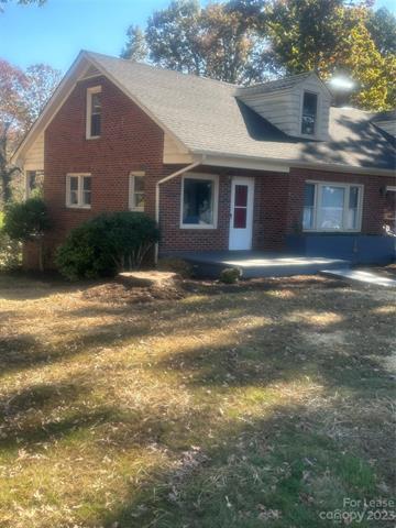 2724 Northwest Blvd in Newton, NC - Building Photo