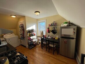 5 Irving St, Unit 3 in Somerville, MA - Foto de edificio - Building Photo