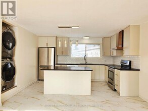 38 Sherry Ln in Ottawa, ON - Building Photo - Building Photo