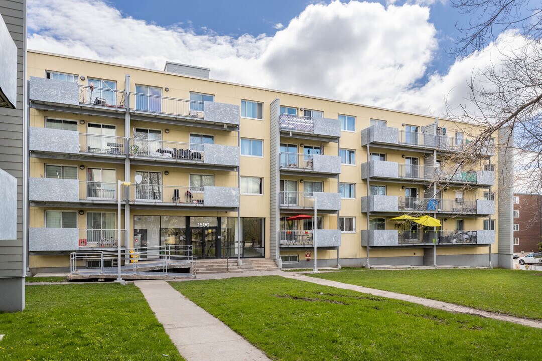 Habitations Place Lachine in Montréal, QC - Building Photo