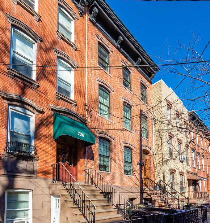 728 Bloomfield St in Hoboken, NJ - Building Photo