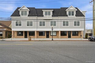 180 Deer Park Ave, Unit 309 in Babylon, NY - Building Photo