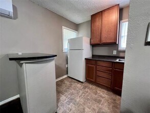 1121 N Bishop Ave in Dallas, TX - Building Photo - Building Photo