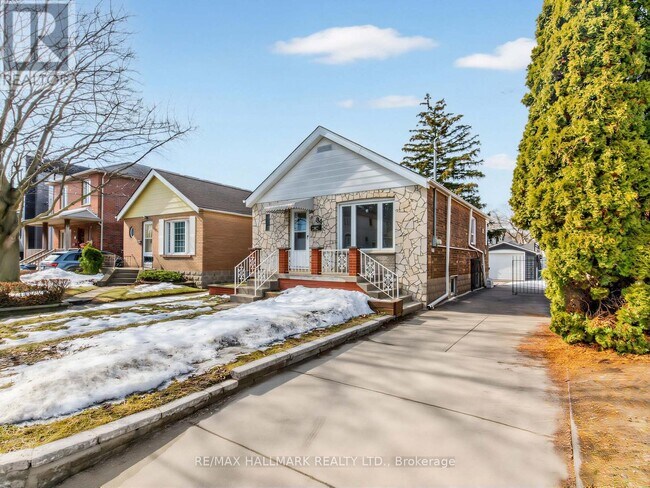 84 St Hubert Ave in Toronto, ON - Building Photo - Building Photo