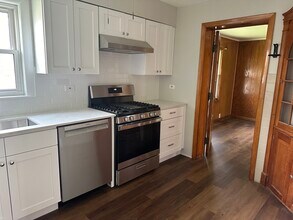 8021 S Coles Ave in Chicago, IL - Building Photo - Building Photo
