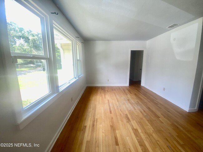 1349 Menna St in Jacksonville, FL - Foto de edificio - Building Photo