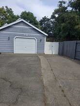 731 SW Laurel St in Grants Pass, OR - Building Photo - Building Photo