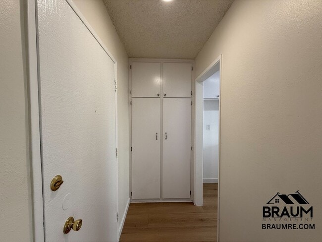 5461 Kester Ave, Unit 119 in Los Angeles, CA - Building Photo - Building Photo