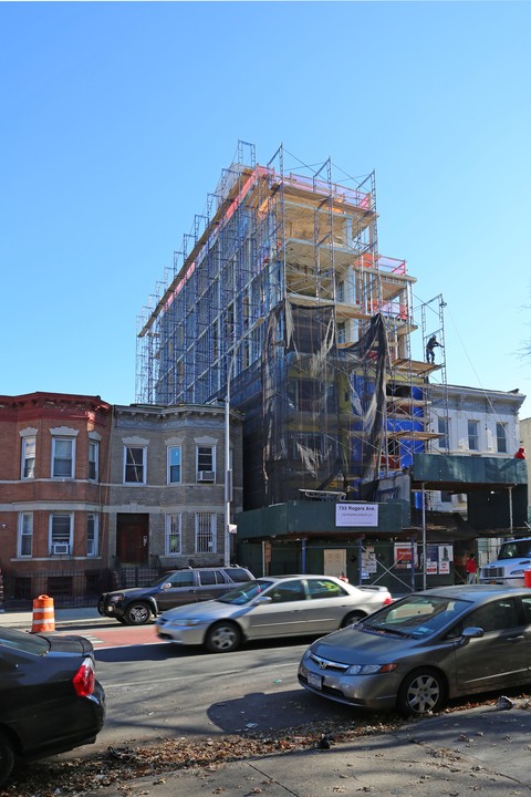 733 Rogers Ave in Brooklyn, NY - Building Photo