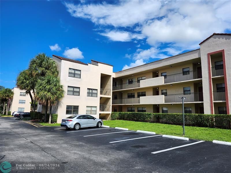 3470 Foxcroft Rd in Miramar, FL - Building Photo