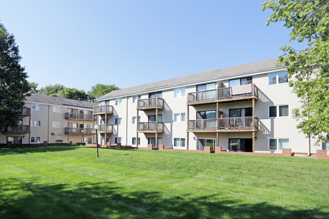 Crosswinds Apartments in Omaha, NE - Foto de edificio - Building Photo