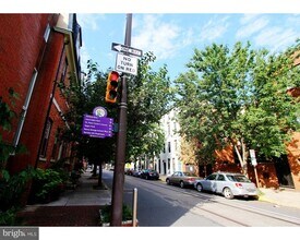 413 S 11th St in Philadelphia, PA - Foto de edificio - Building Photo
