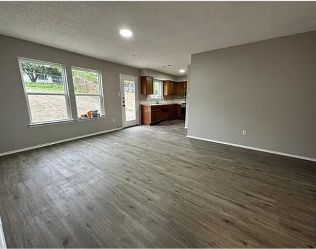 7102 Townsborough Dr in Austin, TX - Building Photo - Building Photo