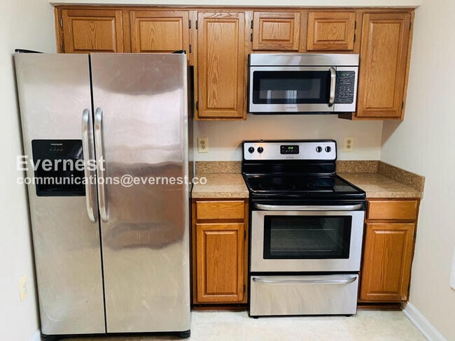 12132 Salemtown Dr in Woodbridge, VA - Building Photo - Building Photo