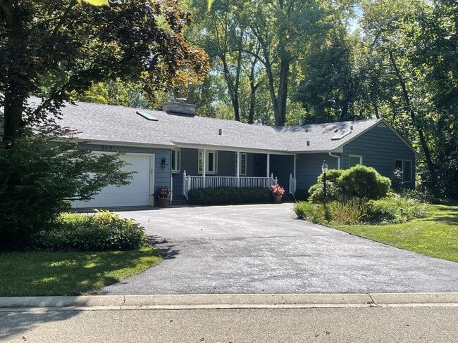 515 E Blodgett Ave in Lake Bluff, IL - Building Photo - Building Photo