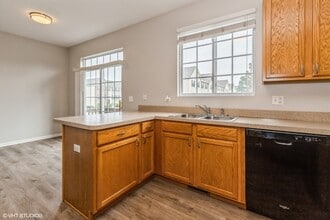 194 Station Park Cir in Grayslake, IL - Building Photo - Building Photo