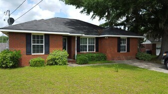 974 Yale Ct in Hinesville, GA - Building Photo
