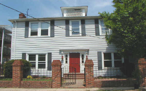 210 E Windsor Ave in Alexandria, VA - Foto de edificio - Building Photo