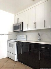 904 SW 7th Terrace in Hallandale Beach, FL - Building Photo - Building Photo