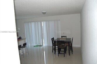 11061 NW 87th St in Doral, FL - Building Photo - Building Photo