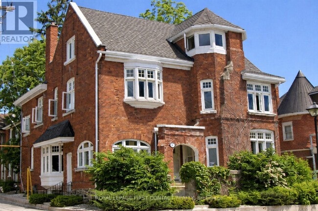 property at 9 Poyntz St