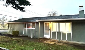4016 45th Ave NE in Salem, OR - Building Photo