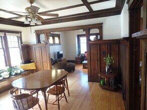 3466 N Downer Ave in Milwaukee, WI - Foto de edificio - Building Photo