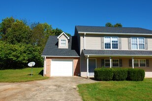 206 River Oaks Cir in Piedmont, SC - Building Photo
