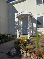 1290 Redwood Cir in Gardnerville, NV - Building Photo