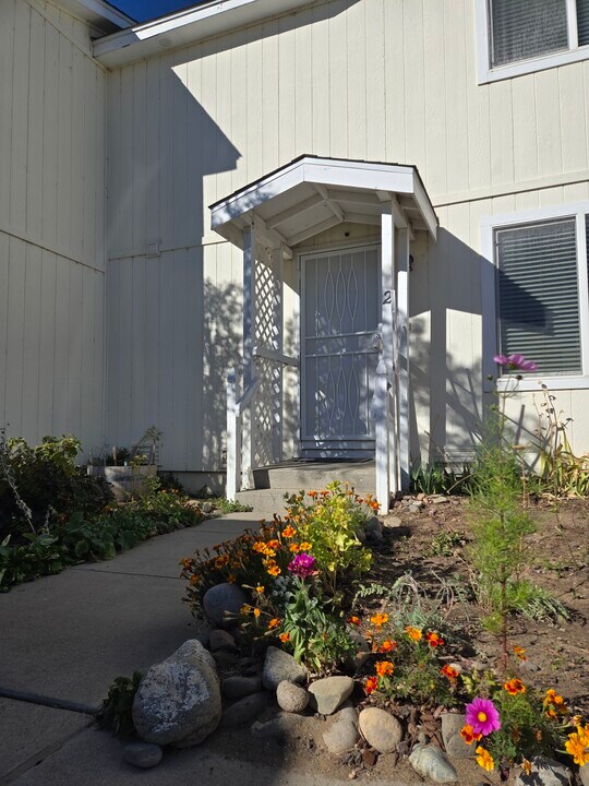 1290 Redwood Cir in Gardnerville, NV - Building Photo