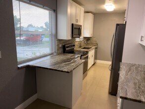 1308 SE 1st Terrace in Deerfield Beach, FL - Building Photo - Building Photo