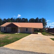 74 Silver Run Rd in Munford, AL - Building Photo - Building Photo