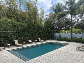 2020 Prairie Ave in Miami Beach, FL - Building Photo - Building Photo