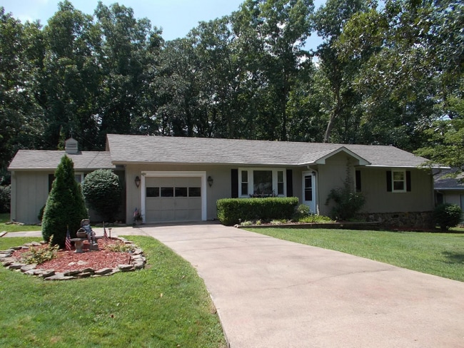 property at 12 Snead Ct