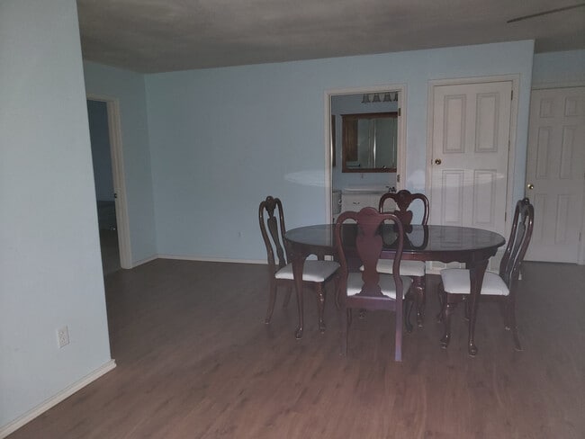 113 E Magnolia St in Keene, TX - Building Photo - Building Photo