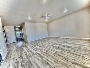 7413 5th St in Lubbock, TX - Building Photo - Building Photo