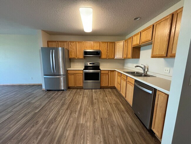 309 Williamsburg Pl in New Richmond, WI - Building Photo - Building Photo