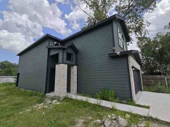 property at 15565 Kurt Dr