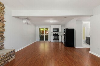 15731 NE 105th Ct in Redmond, WA - Foto de edificio - Building Photo