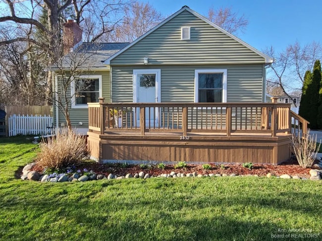 2432 Burns Ave in Ypsilanti, MI - Building Photo - Building Photo