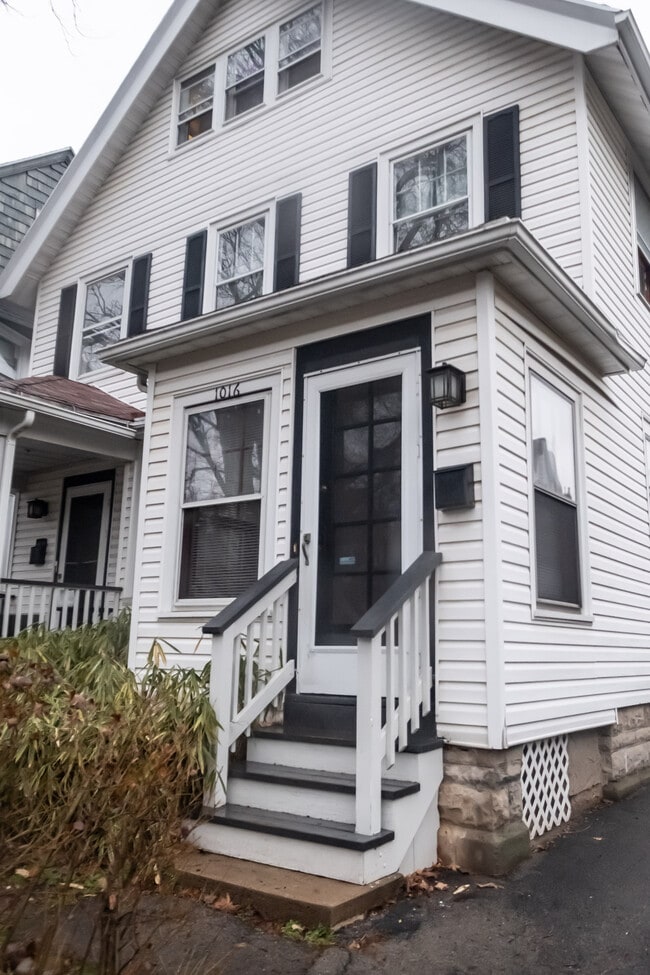 1016 Harvard St, Unit 1016 Harvard in Rochester, NY - Building Photo - Building Photo