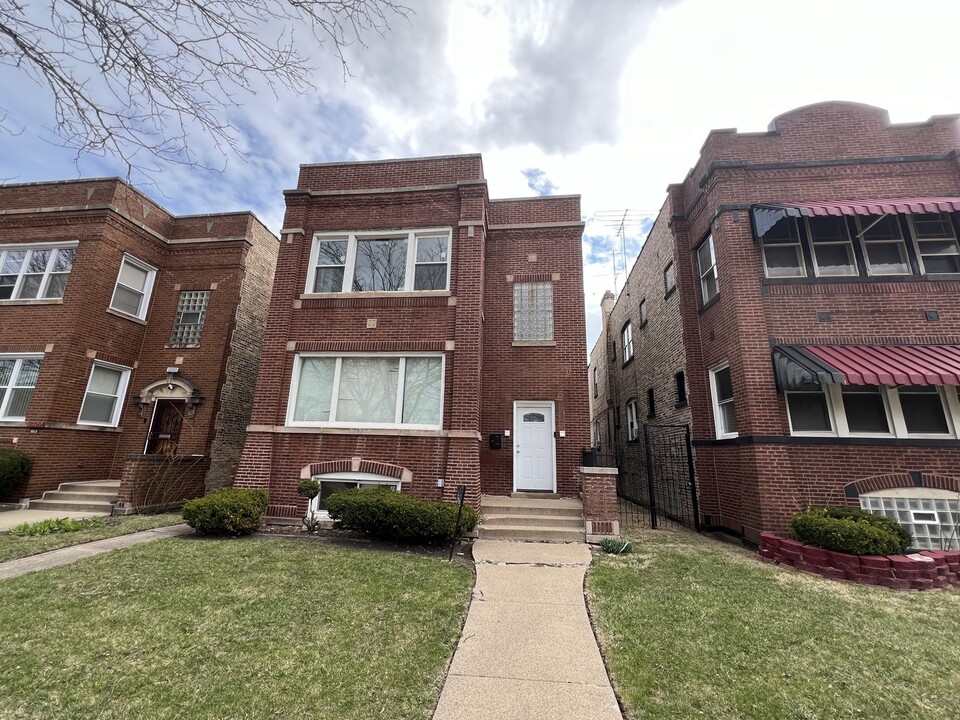 1305 N Austin Blvd in Chicago, IL - Building Photo