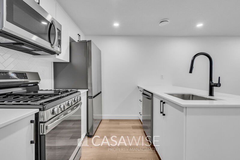 15414-15496 96 Ave NW in Edmonton, AB - Building Photo