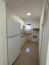 1687 SW 10th St-Unit -Lower in Miami, FL - Building Photo - Building Photo