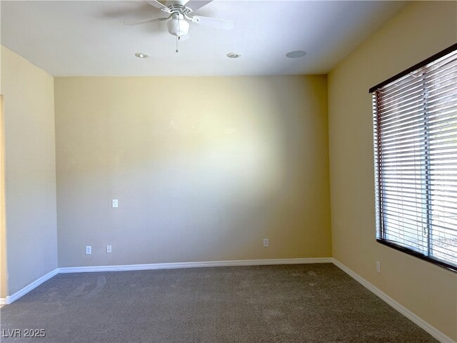 property at 33 Gladewater Dr